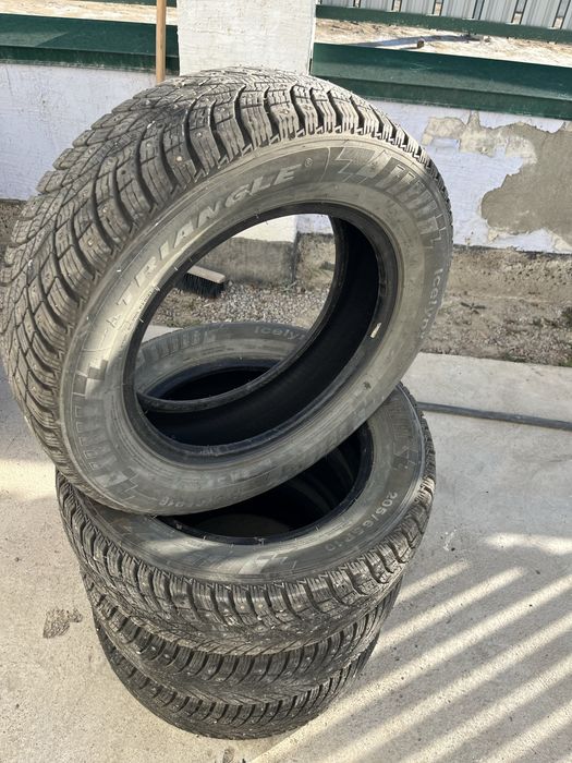 Продам зимний шипованные  шины