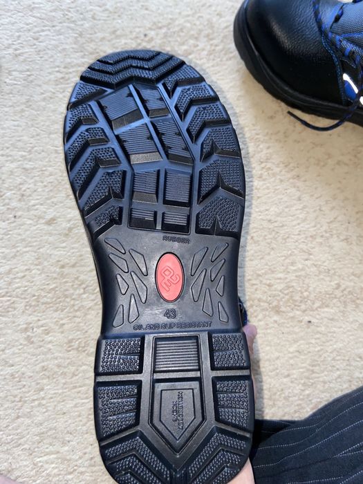 Продам рабочий обувь 42размер