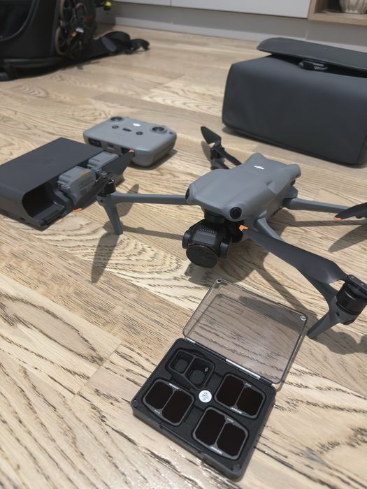 Drona DJI Air3 Fly More Combo + DJI RC-N2