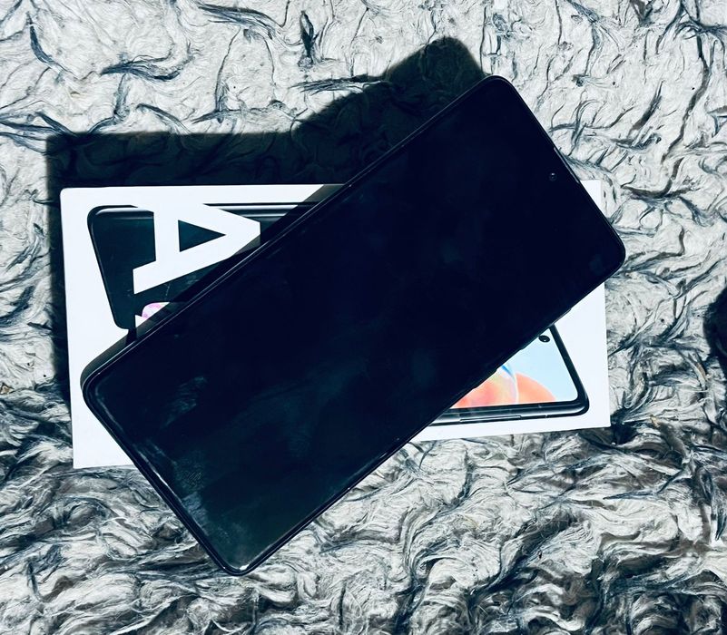 SAMSUNG A71.           •