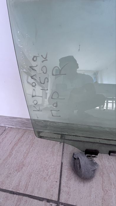 Стекло баковое правое каролла 150