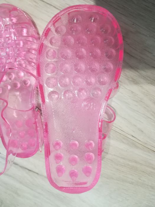 Нови сандали номер 28