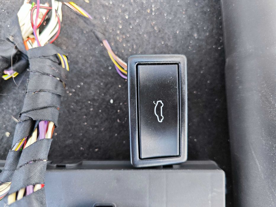 Електрически багажник VW Tiguan 2021 Комплект с копче и амортисьори