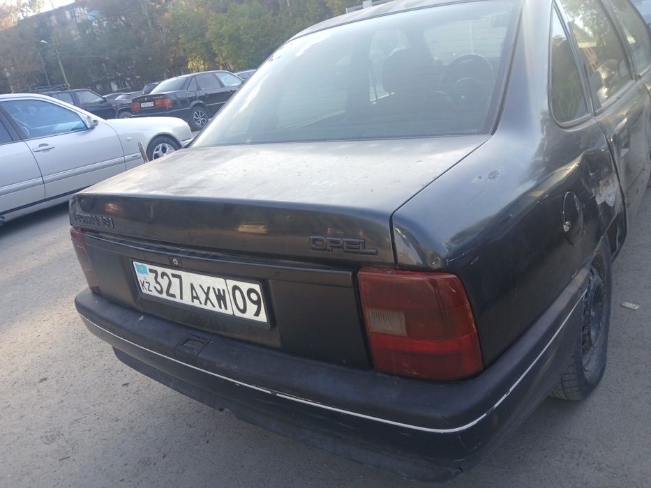 Опель Вектра А 1.8