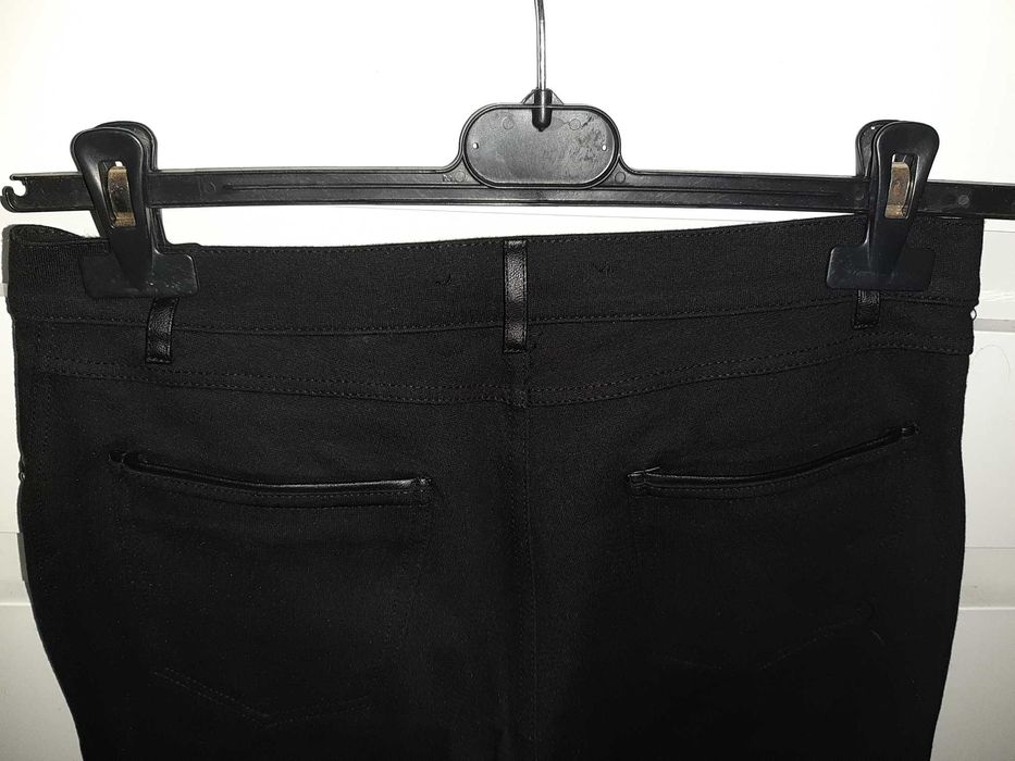 Blugi conici cu insertii de piele negri Zara