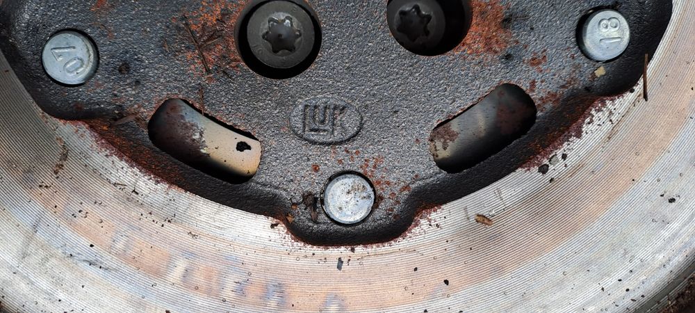 Демпферен маховик със съединител за Пежо Ситроен 1.6хди 110кс