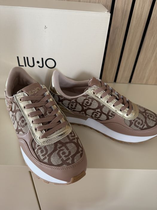 нови маратонки Liu Jo