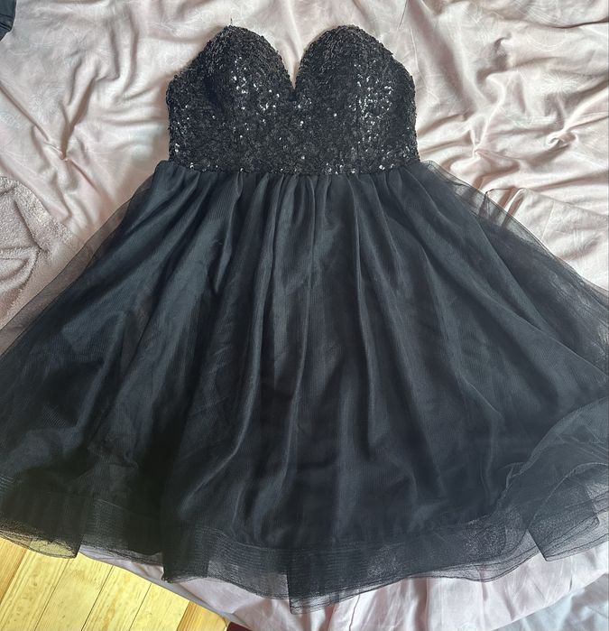 черна официална рокля