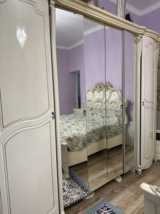 Продается спальный гарнитур