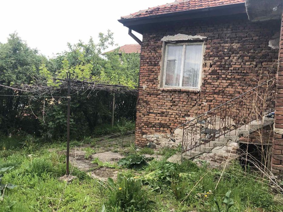 Продавам къща гр.Дипница