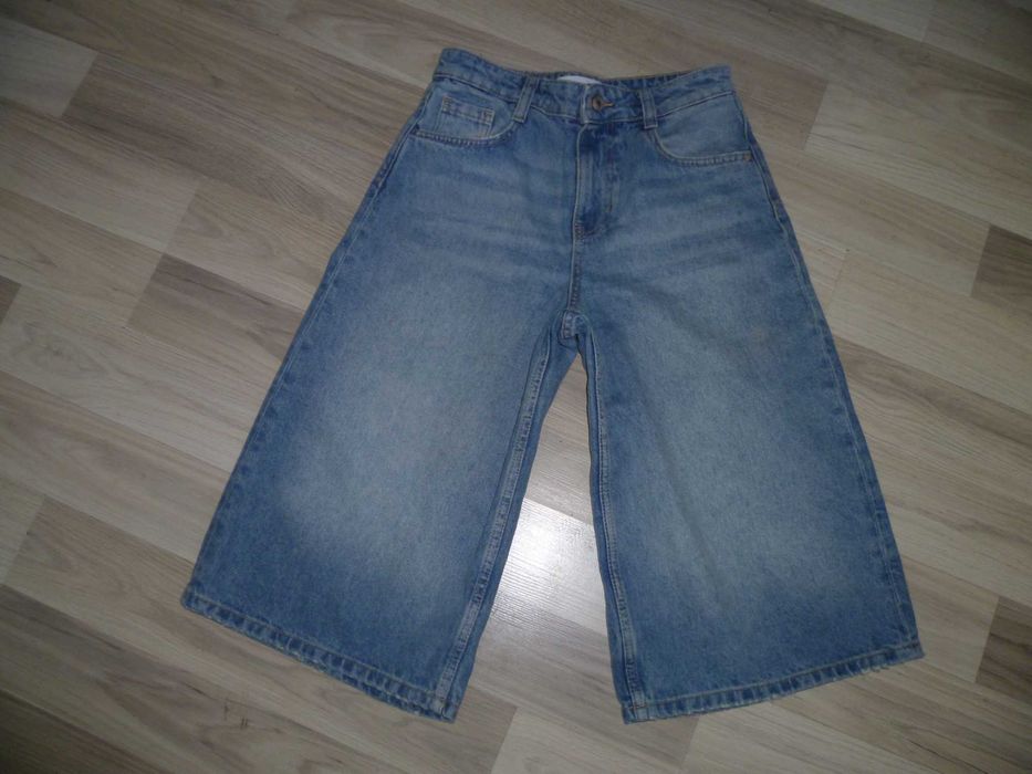 BERSHKA бермуди.