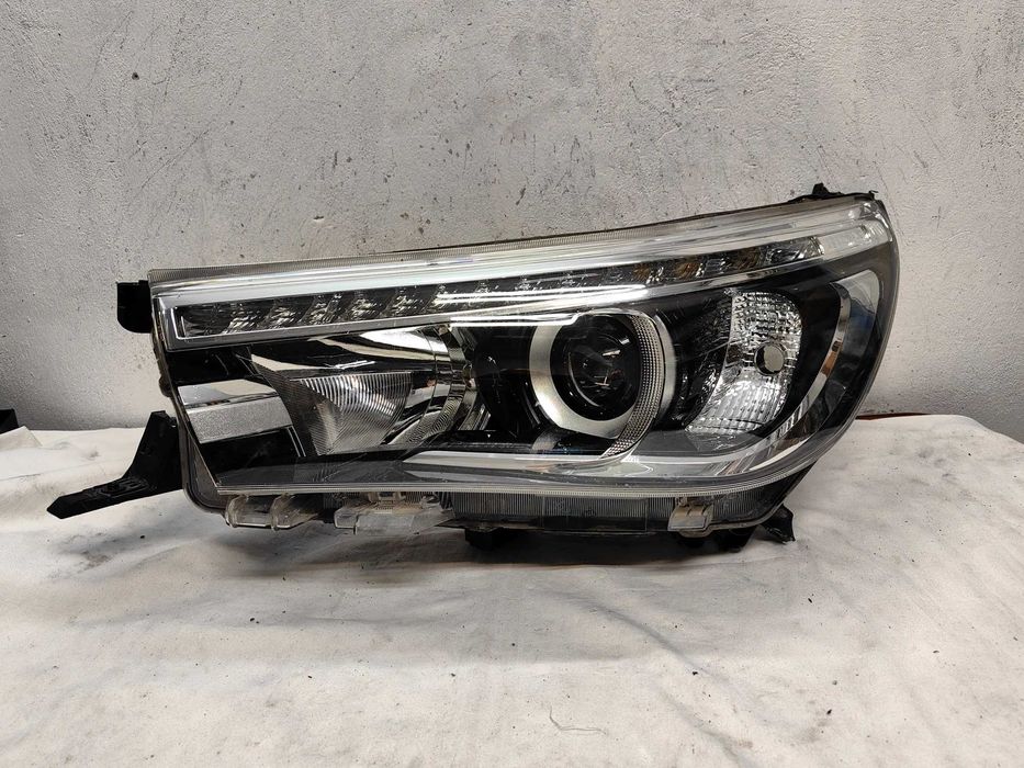 Оригинален фар Тойота  Toyota Hilux Led
