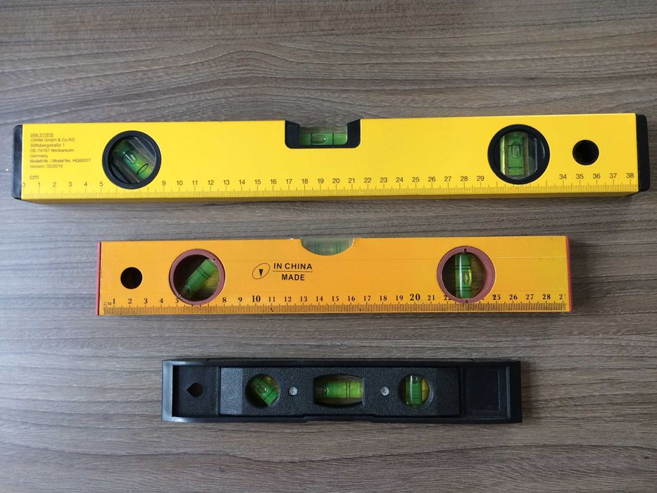 Шпатули 2 броя от неръждаема стомана + нивели различни дължини