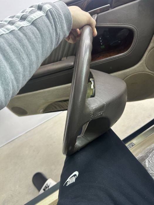 Кожен волан за mercedes w140