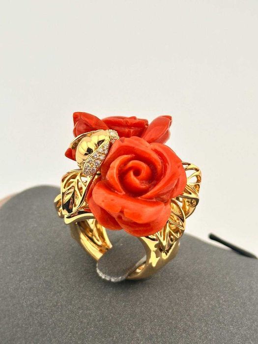 Кольцо Dior с кораллом