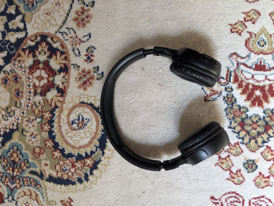 СРОЧНО ПРОДАЮ Наушники JBL Tune 520BT черный