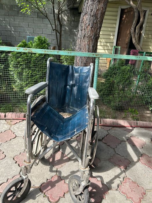 Продам инвалидную коляску