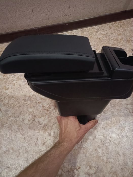 Подлокотник на Рено Дастер от 2019 года