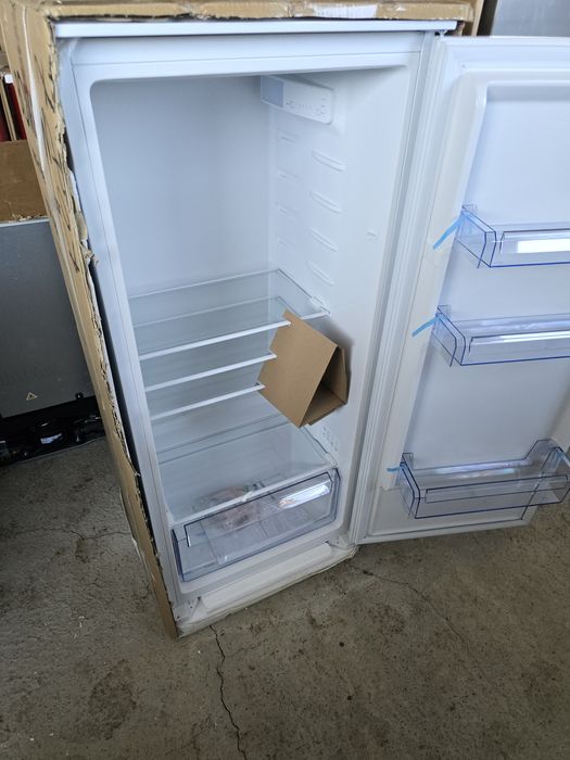 Нов хладилник за вграждане Боман/Bomann 122 см