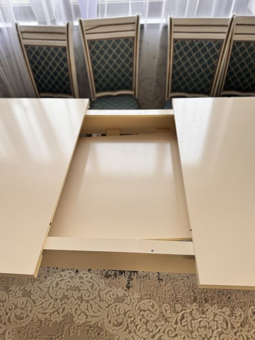 Срочно продам стол для гостинной