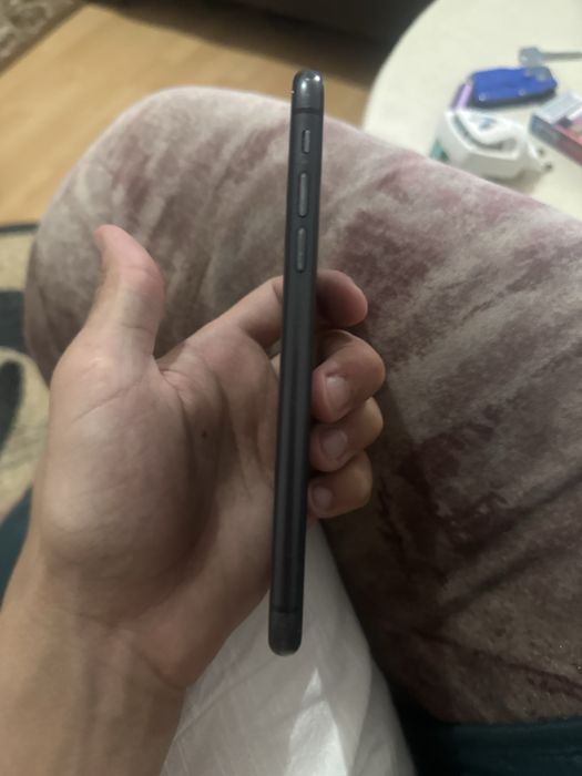 Vand iphone 11 pentru piese