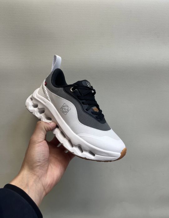 Продам кроссовки On Cloud