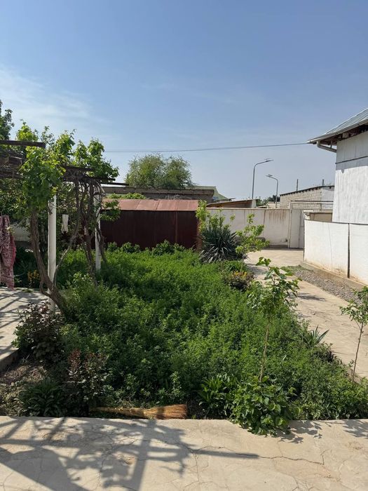 Ховли сотилади  4хонали