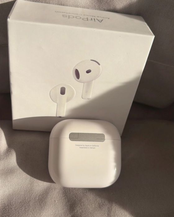 Casti AirPods 4 (ANC)
