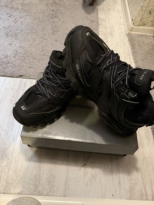 Balenciaga Track уникални