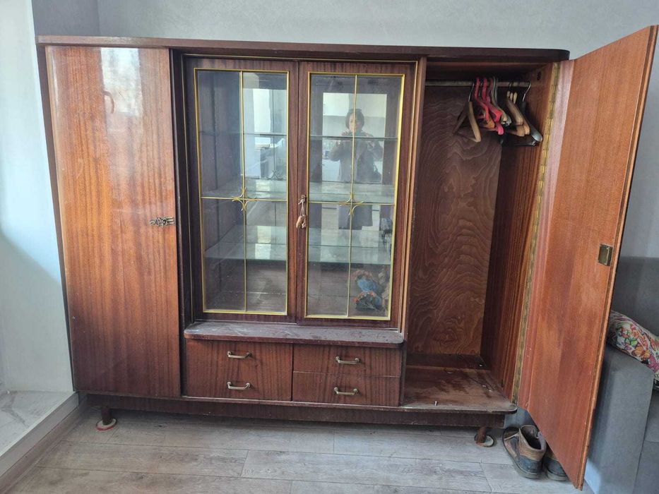 Отдам Сервант бесплатно