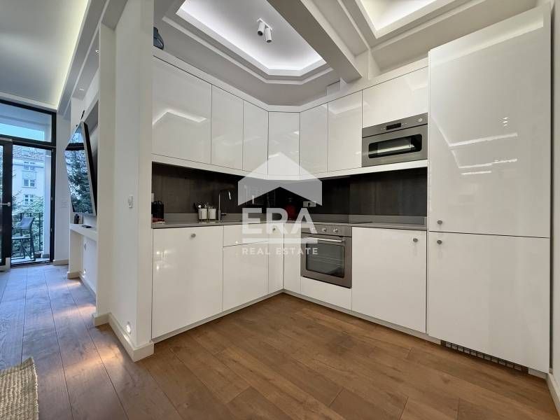 Елегантен тристаен апартамент на ул. 6-ти Септември - Жълтите павета