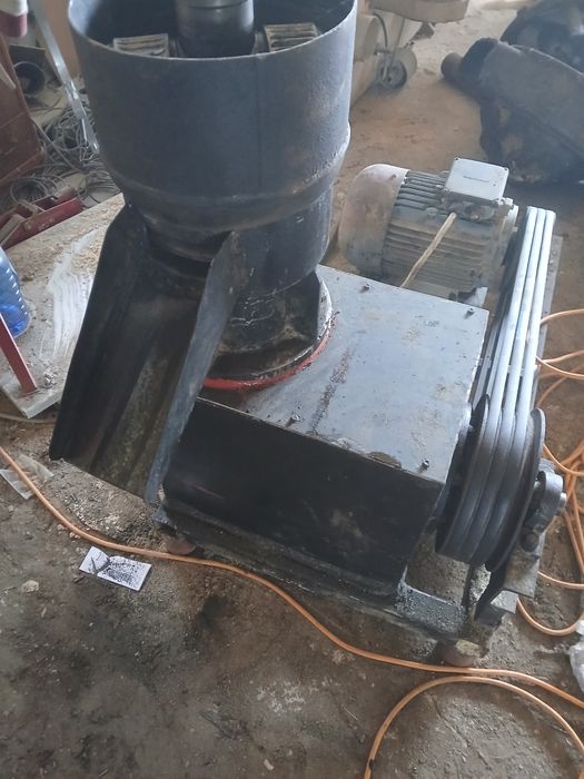 Presă pentru granule pui,curcani, rate,cu matrița de 27cm