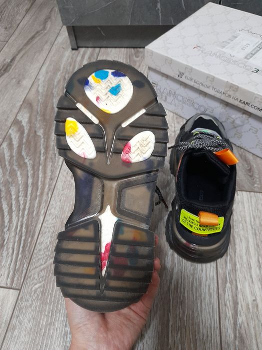 Женские кроссовки