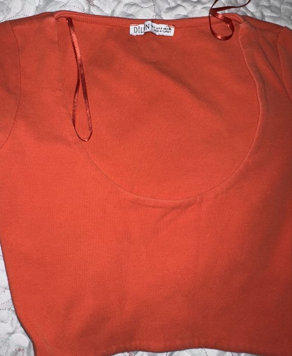 Оранжевый кроп топ