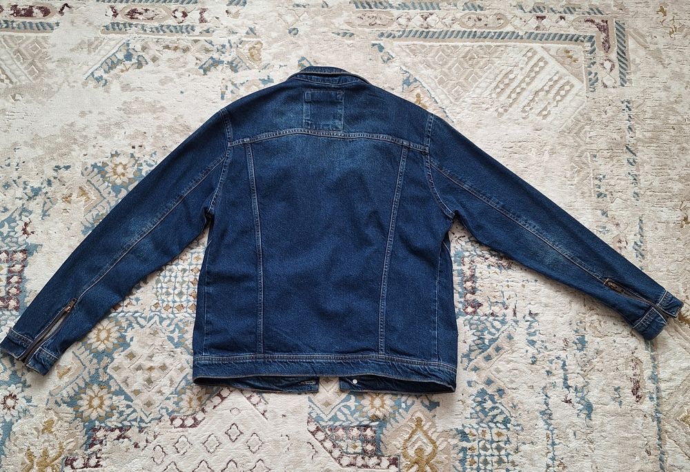 Продам мужскую джинсовую куртку