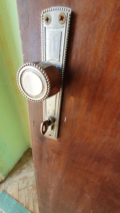 Входна врата с брава и 5 ключа.НОВА ЦЕНА