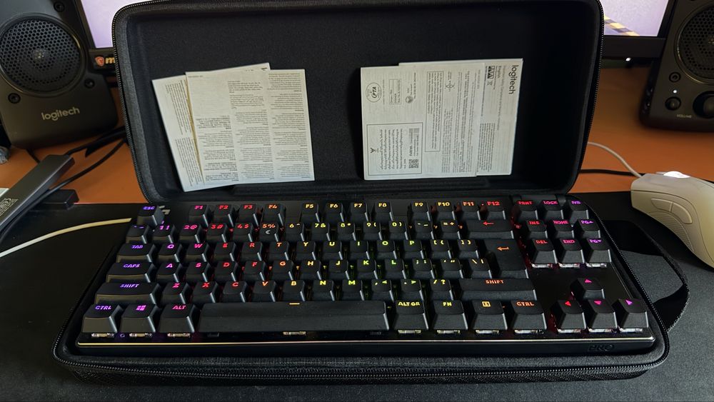 Logitech Pro X TKL Lightspeed 1 година гаранция