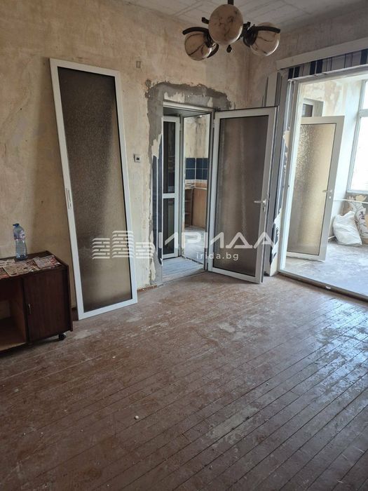 Двустаен апартамент в Топ Център