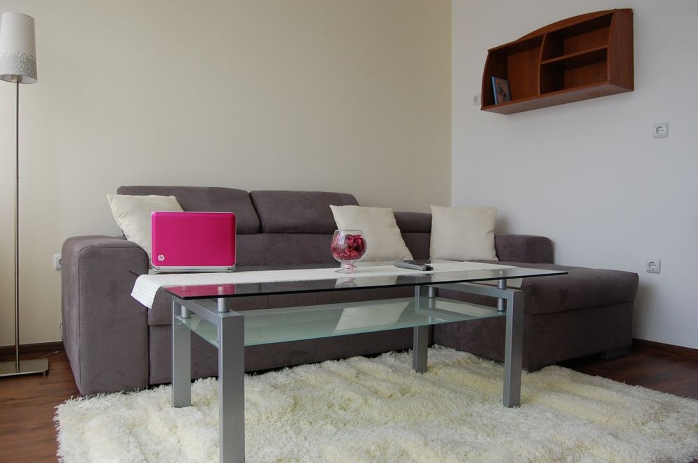 Дава се под наем Двустаен апартамент в Варна, Център - 60 кв.м за 433.5 € - Снимка #2