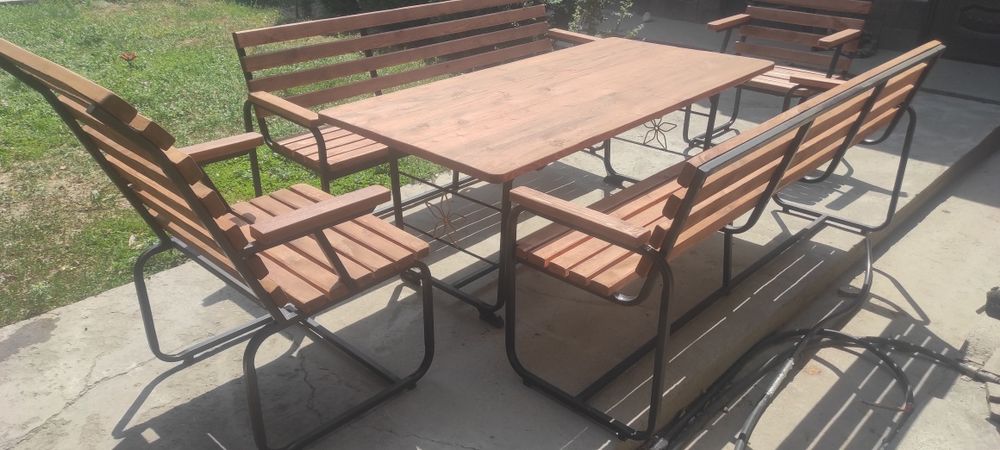 Скамейки , стол +2 кресла