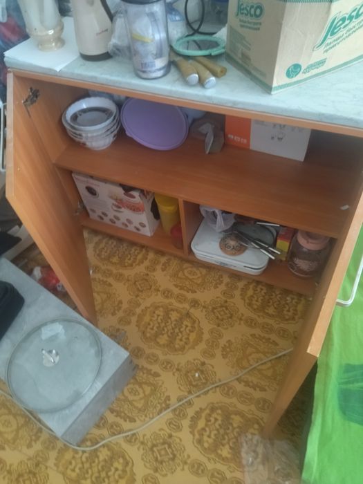 Продам отдам посуду,тумбу