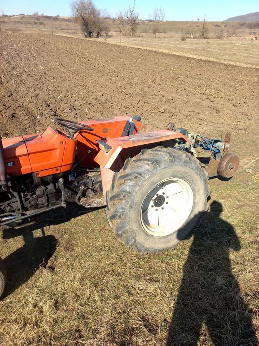 Vând tractor fiat 45