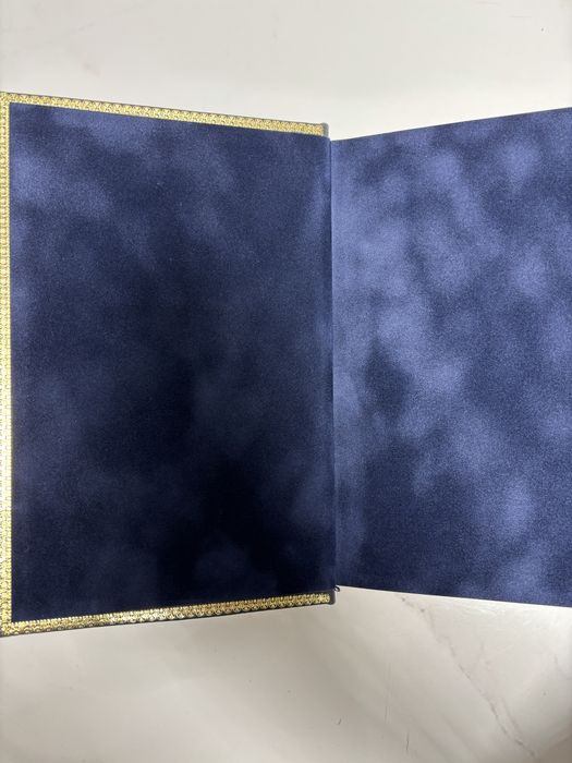 Книга «Саки» в коже