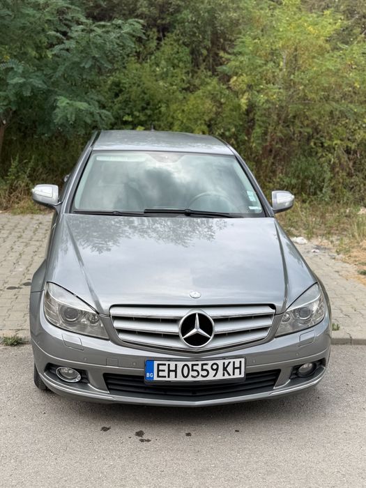 Автомобил Мерцедес Ц 220