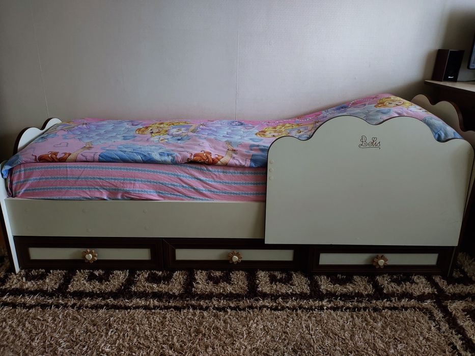 Кровать в детскую комнату