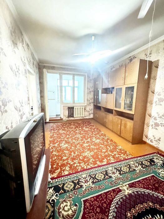 Чиланзар 11 квартал 2 комнатная 4 этаж