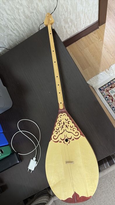 Домбыра в хорошем состояние