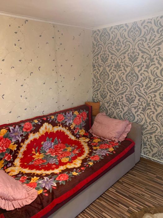 Camera de închiriat la curte