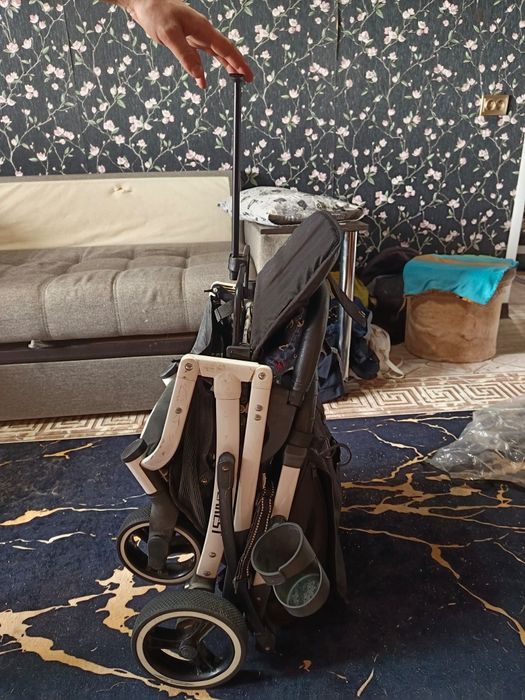 Коляска прогулочная