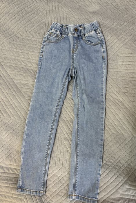 На девочку 90-100 см